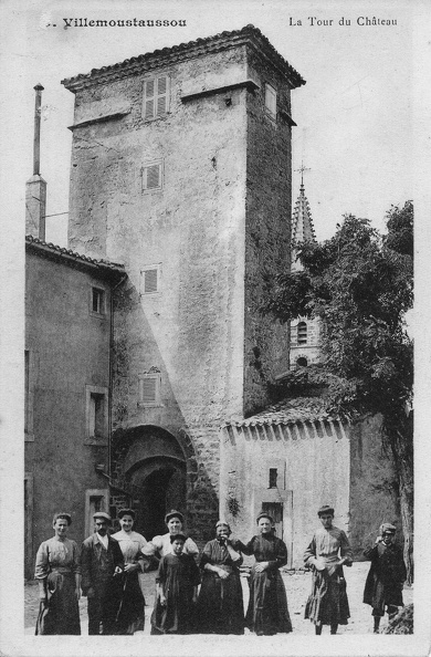 Carte postale ancienne représantant la tour du château de Villemoustaussou