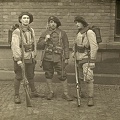 Trio de jeunes militaires