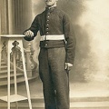 Portrait en pied de Louis Guiraud en uniforme